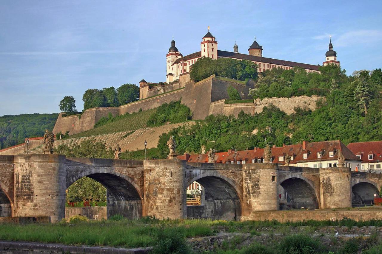 Zimmer In Innenstadtwohnung Würzburg Exterior foto